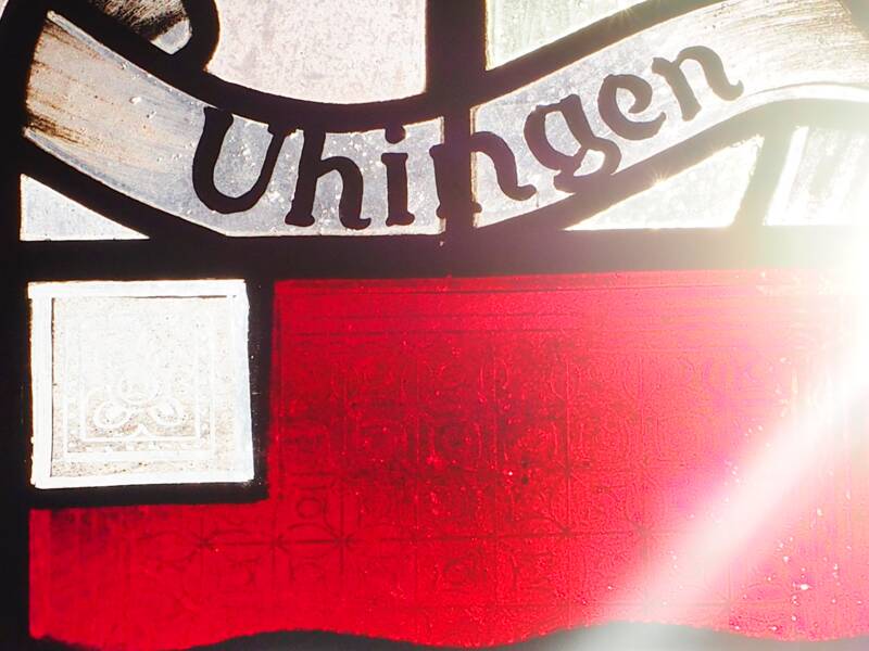 Das Wappen der Stadt Uhingen in einem Glasfenster