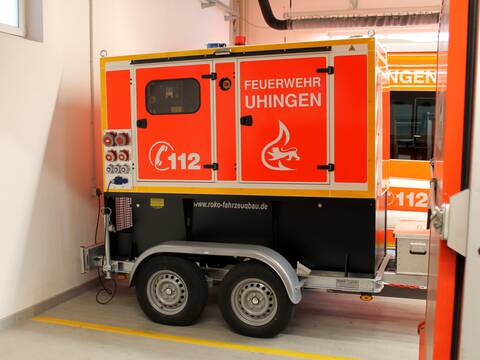 Das Stromaggregat der Freiwilligen Feuerwehr ist ein zusätzlicher Anhänger, mit dem Strom erzeugt werden kann.